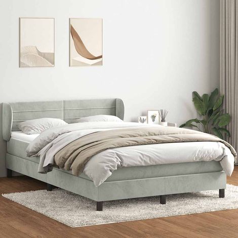 Boxspringbett mit Matratze Hellgrau 160x220 cm Samt
