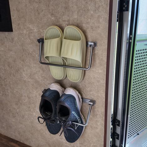 Zapatero plegable Irovami para autocaravanas Almacenamiento de pared de aluminio – Juego de 2, ahorra espacio, para caravanas (1/5)
