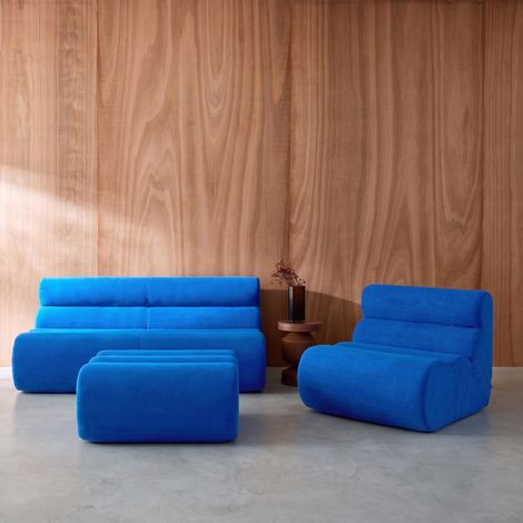 sweeek - Canapé compressé modulable tissu 3 places avec repose pied bleu électrique - Nova (1/5)