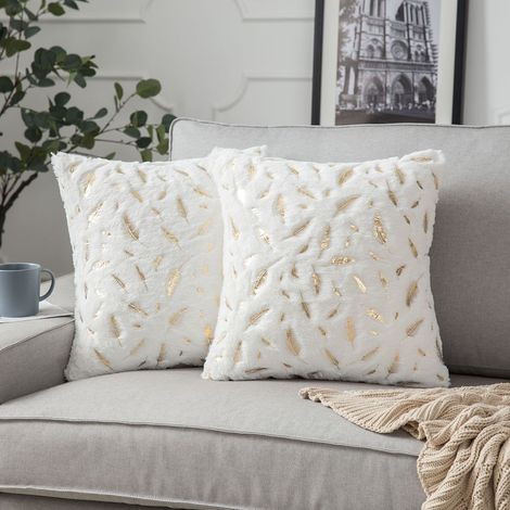 Lot de 2 housses de coussin en peluche 45 x 45 cm, motif plumes dorées, blanches, pour canapé, fauteuil ou lit. (1/5)