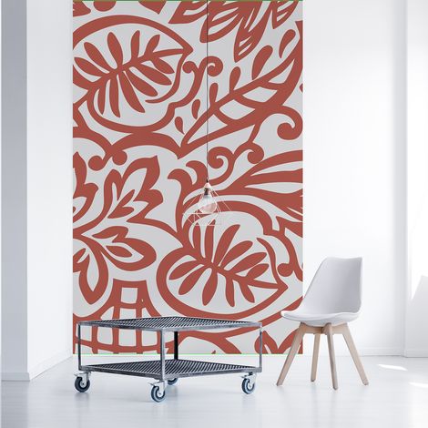 Papier peint intissé panoramique, motif floral arabesque gris sur fond rouge, 250 cm X 150 cm. Décorez votre intérieur avec ce produit unique (1/2)