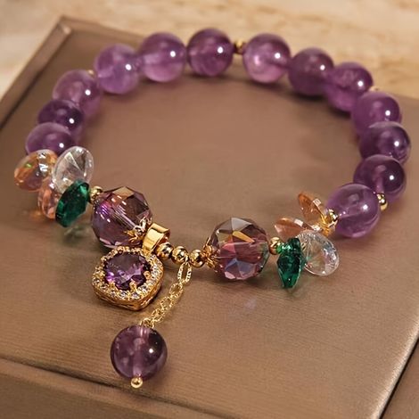 Bracelet élégant en perles d'améthyste rétro avec accents dorés et pendentif cristal idéal comme ou accessoire de mode pour . (1/5)