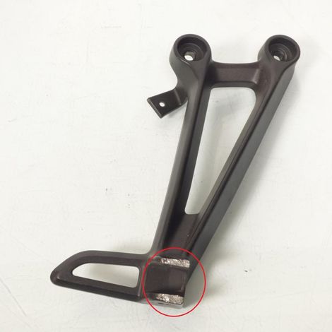 [PRODUIT D'OCCASION] Platine de repose pied passager droit origine pour Yamaha 700