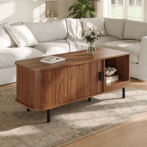 Table basse 110x40x55 cm avec porte coulissante et niche ouverte, design à lattes, MDF noyer, métal (1/5)