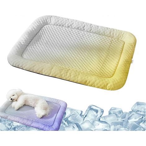 Tapis rafraîchissant pour chiens et chats, tapis auto-rafraîchissant pour chat, coussin de couchage doux et respirant en soie glacée naturellement fraîche (1/4)