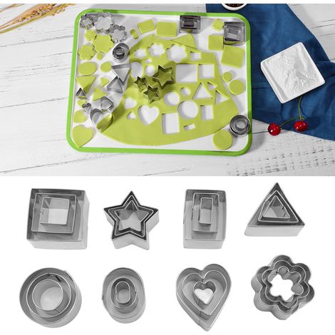 Ensemble de 24 emporte-pièces en acier inoxydable dans une boîte en aluminium, comprenant des mini motifs géométriques et des moules à gâteaux aux fruits. (1/5)