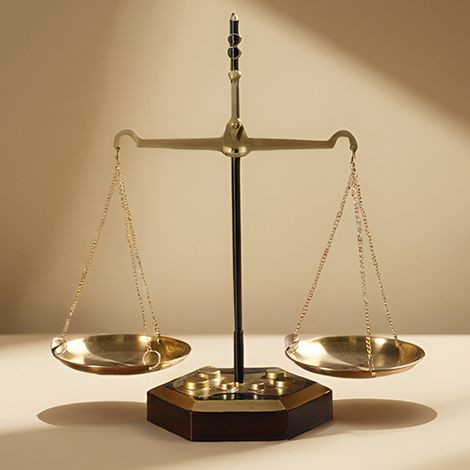 [Adorno vintage] Escultura/estatua de balanza antigua de hierro de 23,6 cm de altura para la decoración de la sala de estar/oficina. (1/5)
