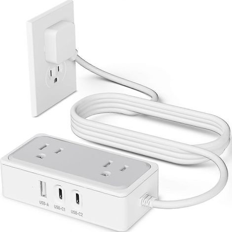 La nouvelle rallonge à fiche plate mesure 1,2 mètre de long et est dotée d'une prise de courant protégée contre les surtensions avec quatre prises secteur, un port USB-C et deux ports pour clés USB. (1/5)