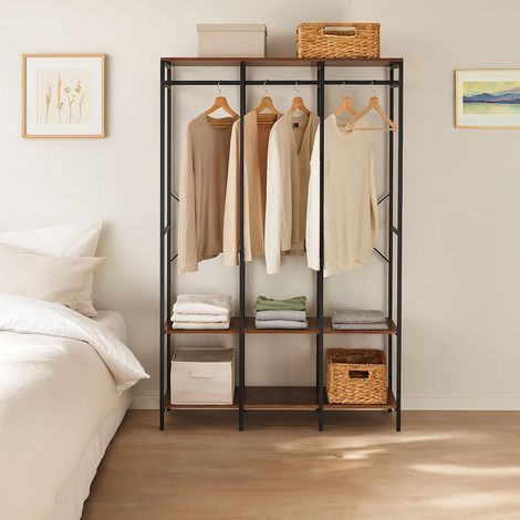 Offener Kleiderschrank mit Kleiderstangen und Regalböden - Eisenrahmen, Holzpaneele