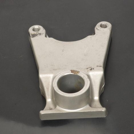 [PRODUIT D'OCCASION] Support étrier arrière origine pour moto Yamaha 1000 R1 1998 à (1/2)