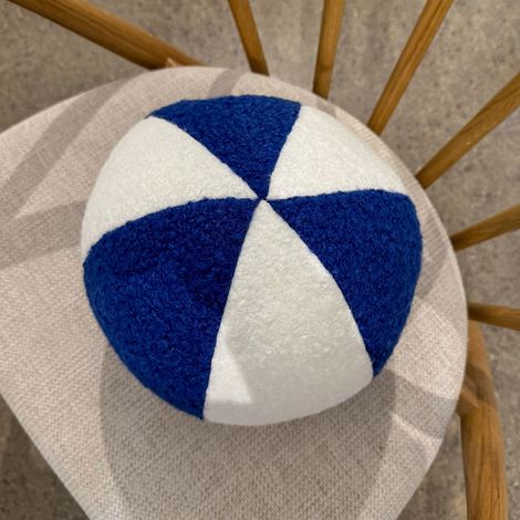 Coussin SOFT LOOP Boule blanche et bleuet (1/2)