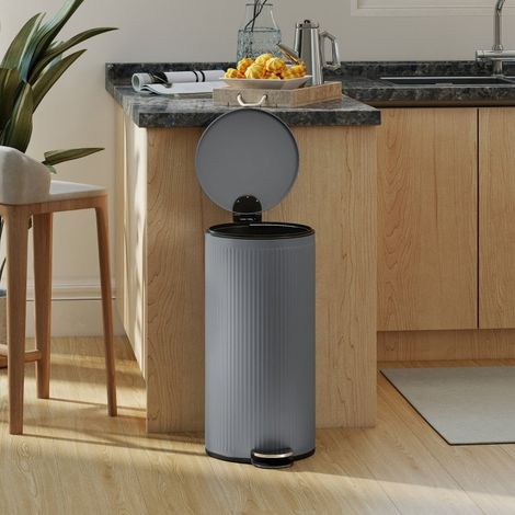 Papelera de pedal de 30 L con tapa soft-close, cubo interior de metal, gris oscuro (1/5)
