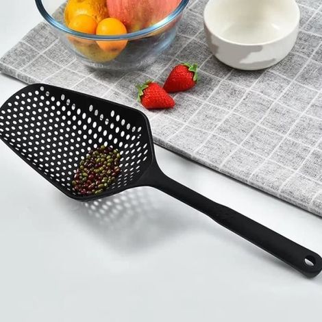 Grand égouttoir à cuillère, passoire en plastique multifonctionnelle à manche long pour pâtes et autres, pour la cuisine (noir). (1/4)