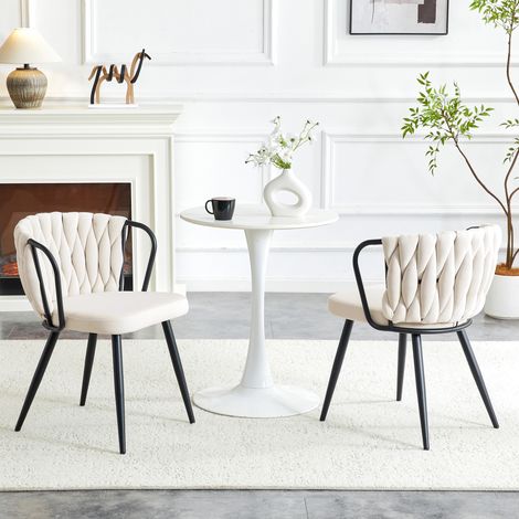 Sedia da pranzo in velluto beige con gambe in metallo nero opaco, imbottita con braccioli e schienale intrecciato (1/5)