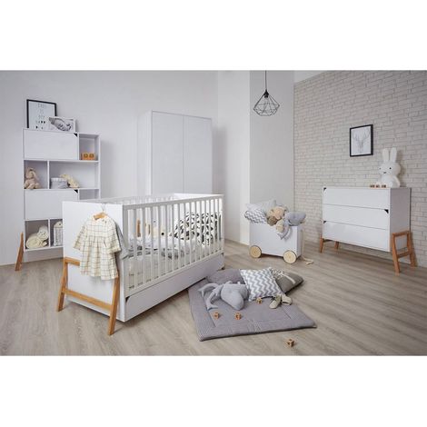 Komplettes Schlafzimmer mitwachsendes Bett 70x140 Wickelkommode und 2-türiger Schrank Bellamy Lotta Weiß (1/5)