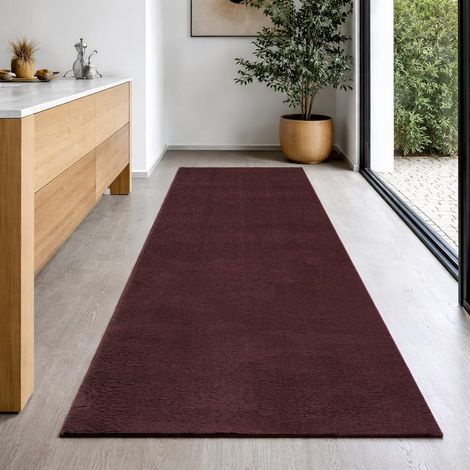Tapis Moderne Moelleux à Poils Courts, antidérapant, Lavable Jusqu’à 30°C, Super Doux, Aspect Fourrure, pour Salon et Chambre, décoratif, Bordeaux, 80 x 300 cm (1/5)