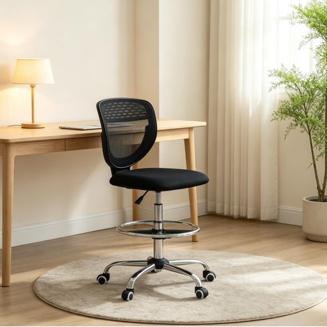 Chaise de bureau haute ergonomique en maille noire avec repose-pieds réglable (1/5)