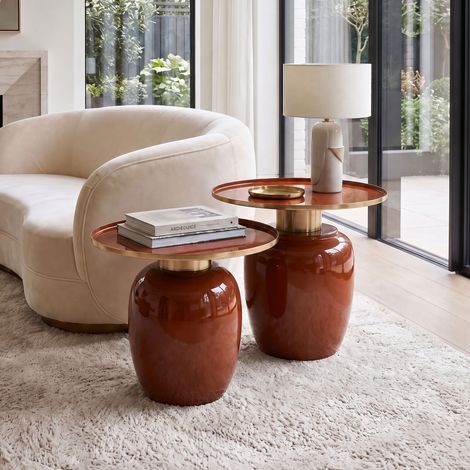 Lot de 2 tables d'appoint rondes en acier terracotta (1/4)