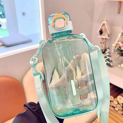 Flache Wasserflasche, Outdoor-Sport-Trinkbecher, 750 ml großes Fassungsvermögen, Büro-Trinkbecher mit Skala (1/5)