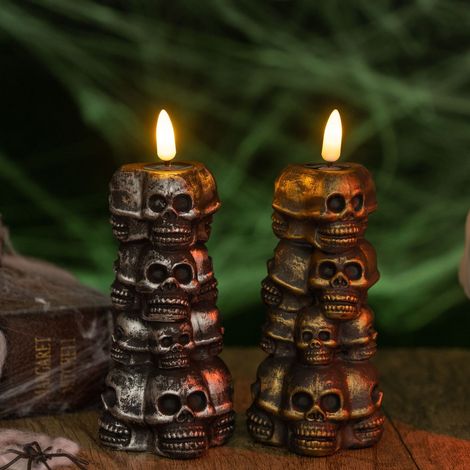 Deux décorations lumineuses en forme de crâne pour Halloween, idéales pour les entrées, piliers lumineux LED en résine, piles bouton intégrées. (1/5)