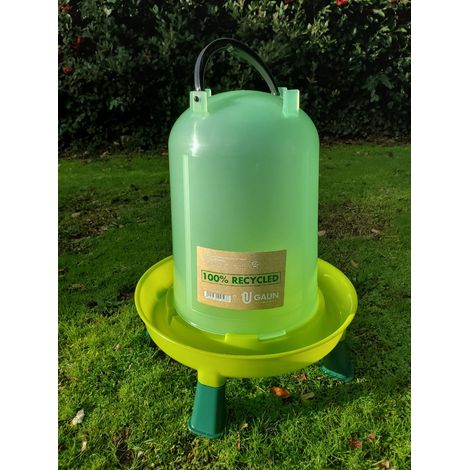 Abreuvoir pour volailles 10L en plastique recyclé – Monté sur 4 pieds – Écologique et durable – Pour poules et basse-cour – Gaun
