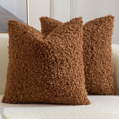 Lot de 2 housses de coussin décoratives en fausse fourrure de sherpa, taies d'oreiller pelucheuses et douces, en peau de mouton, pour canapé, sofa, lit, salon, 45 x 45 cm, maron (1/4)