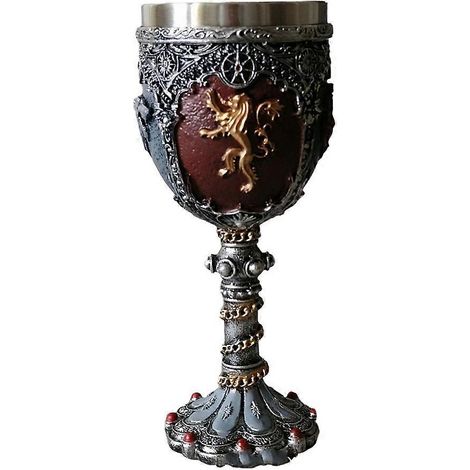 Insigne de chevalier médiéval, chope à bière, verre à vin, ustensiles, service à thé, verres à pied -- (1/5)