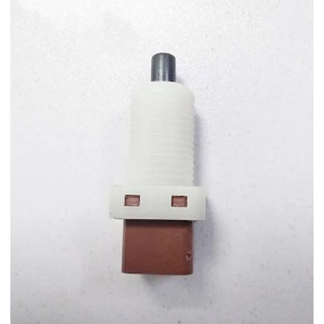 The 453428 and 453411 speed control/clutch switches are compatible with the 206CC, Fukang, 607 and C5 models. These are clutch pedal switches that detect the pedal position and are used for starting a (1/4)