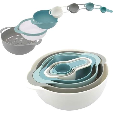 Ensemble de 8 pièces en plastique comprenant une bassine, un panier d'égouttage, un bol mélangeur et des ustensiles de cuisine et de pâtisserie. (1/5)