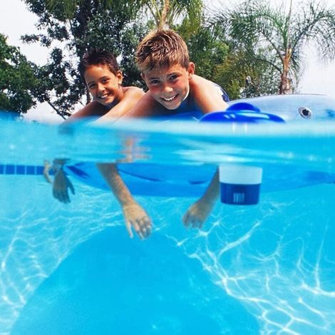 Schwimmender Chlorspender für Schwimmbäder, Mini-Schwimmspender für Chlortabletten bis zu 1,8 Zoll, 4 verstellbare Durchflussdüsen, geeignet für Schwimmbäder, Spas und Whirlpools (1/5)