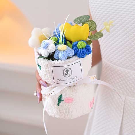 1 bouquet de fleurs artificielles avec fleurs au crochet : Cadeaux d'anniversaire, d'anniversaire de mariage ou de Saint-Valentin pour maman, vos amies ou femmes, décoration d'intérieur Bleue (1/5)
