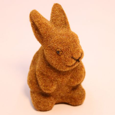 Décoration de printemps et de Pâques en fausse mousse, lapin assis n° 2