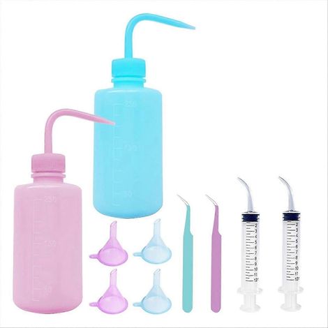 Komplettes 10-teiliges Set zur Herstellung von Schneekugelbechern: abgewinkelte Spritze, Pinzette und kleiner Trichter. (1/5)