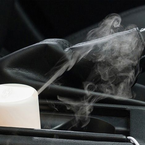 Dieser Kaltnebel-Luftbefeuchter für Schlafzimmer bietet Aromatherapie, einen leisen Betrieb, einen einstellbaren Timer und sieben LED-Lichtfarben. Er ist aus hochwertigen Materialien gefertigt.