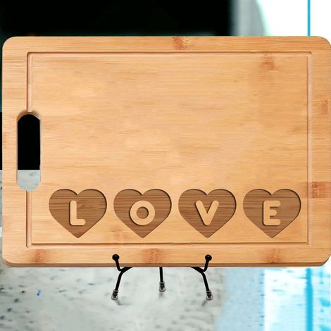 Planche à découper texte "LOVE" gravé – Cadeau unique en bambou pour femme ou homme (1/5)