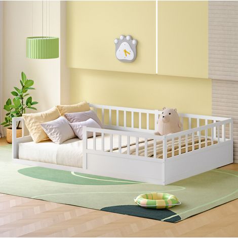 Lit enfant au sol en pin massif blanc 140x200 cm avec barrières de sécurité et sommier à lattes inclus (1/5)