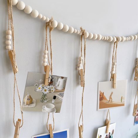 Présentoir de Photos Suspendu avec 18 Pinces Mur de Photos Suspendu en Perles de Bois Cordon de Photos avec Pinces pour Permet de Suspendre des Cartes Postales,des Photos et des Souvenirs (1/5)