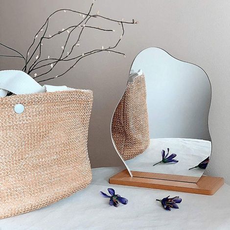 Miroir de maquillage en acrylique pour bureau avec support - Esthétique - Dessus de table sans cadre pour chambre à coucher, salon et espaces minimaux - Décoration de chambre (graisse de bébé) (1/5)