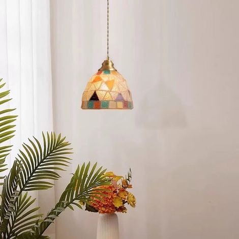 Pendelleuchte mit skandinavischem Glasschirm und Messingfuß, für Schlafzimmer, Wohnzimmer und Küche. (1/4)