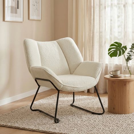 Fauteuil d'appoint moderne. Fauteuil recouvert de polaire sherpa, avec un large dossier et des pieds en acier. Montage facile. Blanc.