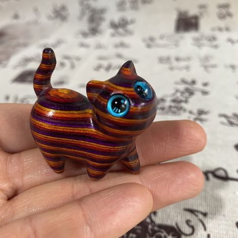Figurine de chat en bois coloré fait main, Statue sculptée d'animal pour décorer bureau, étude, maison, 1,5'' (Yeux grands) L'image principale présente le style expédié. (1/4)