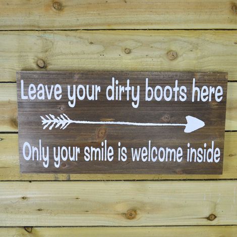 60cm x 30cm Dark Rustic Fir Wood Welcome Arrow Hanging Wall Sign (1/5)