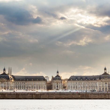 Tableau sur verre place de la bourse Bordeaux 45x45 cm - Impression sur Verre - Image HD imprimée sur Verre - Tableau mural décoratif en verre - Finition Brillante - Fabriqué en France (1/5)