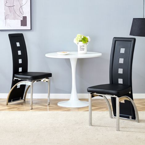 [Paire] Fauteuils de salle à manger modernes en similicuir noir, dossier perforé design européen, piètement métal argenté, hauteur 102,5 cm, pour salon ou cuisine contemporaine.