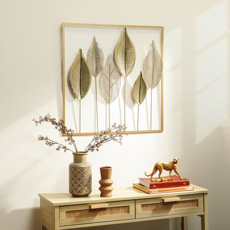 Moderne Metallwanddekoration 70x70 cm Gold, Designer-Metallblatt-Wandskulptur, zeitgenössisches Goldblatt-Wandornament, luxuriöse Metallblatt-Wandkunst.