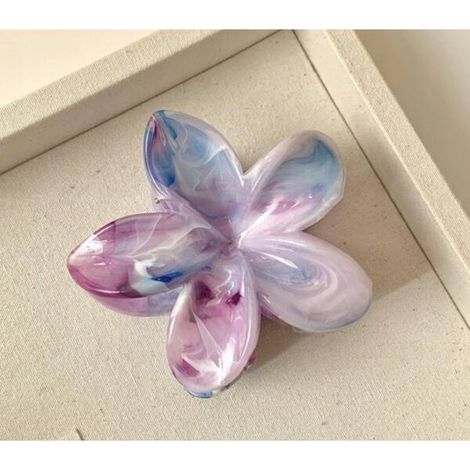 Pinza para el cabello Ecarla con flor de perlas, color rosa y azul jaspeado SP349 (1/2)