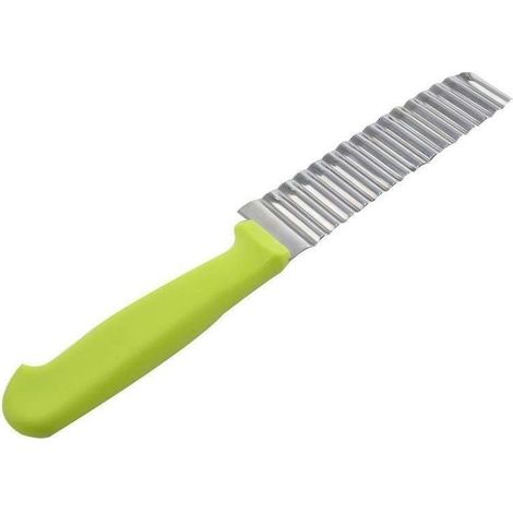 Couteau ondule pour couper de maniere decorative les legumes et les fruits (1/4)