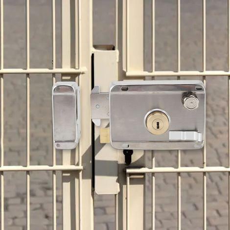 Cerradura mecánica antivandálica para puertas exteriores con manilla resistente a la corrosión, apta para puertas de madera, con pestillo de acero inoxidable color plata. (1/5)