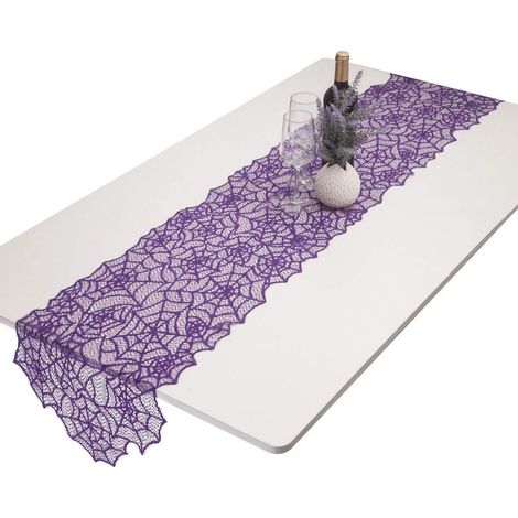 Cape/châle en dentelle violette, motif toile d'araignée, idéale pour décorer une cheminée lors d'une soirée Halloween ou d'une projection de film d'horreur. (1/3)