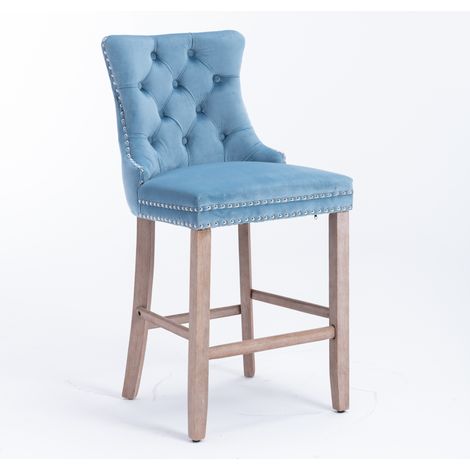Set di 2 Sgabelli da Bar, con Decorazione Capitonné e Gambe in Legno, Finiture Cromate e Borchie, in Velluto Blu Chiaro (1/5)